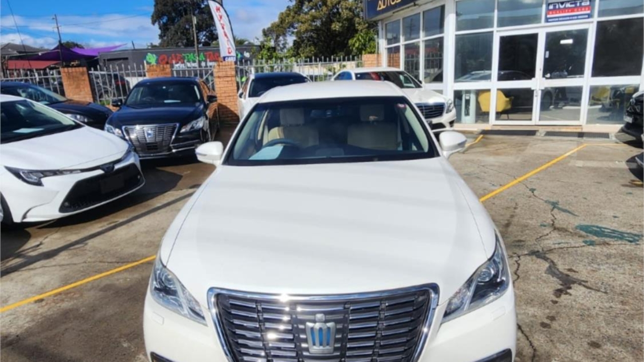 2013 Toyota Crown Hybrid front view at Invicta Bankstown showroom