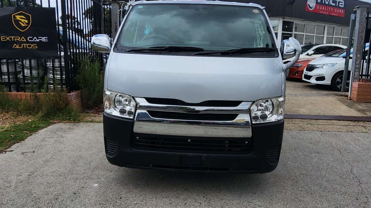 Toyota Hiace 2015